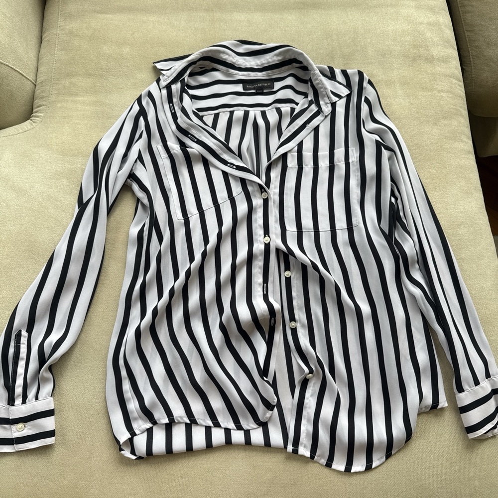 Banana Republic women’s dress shirt